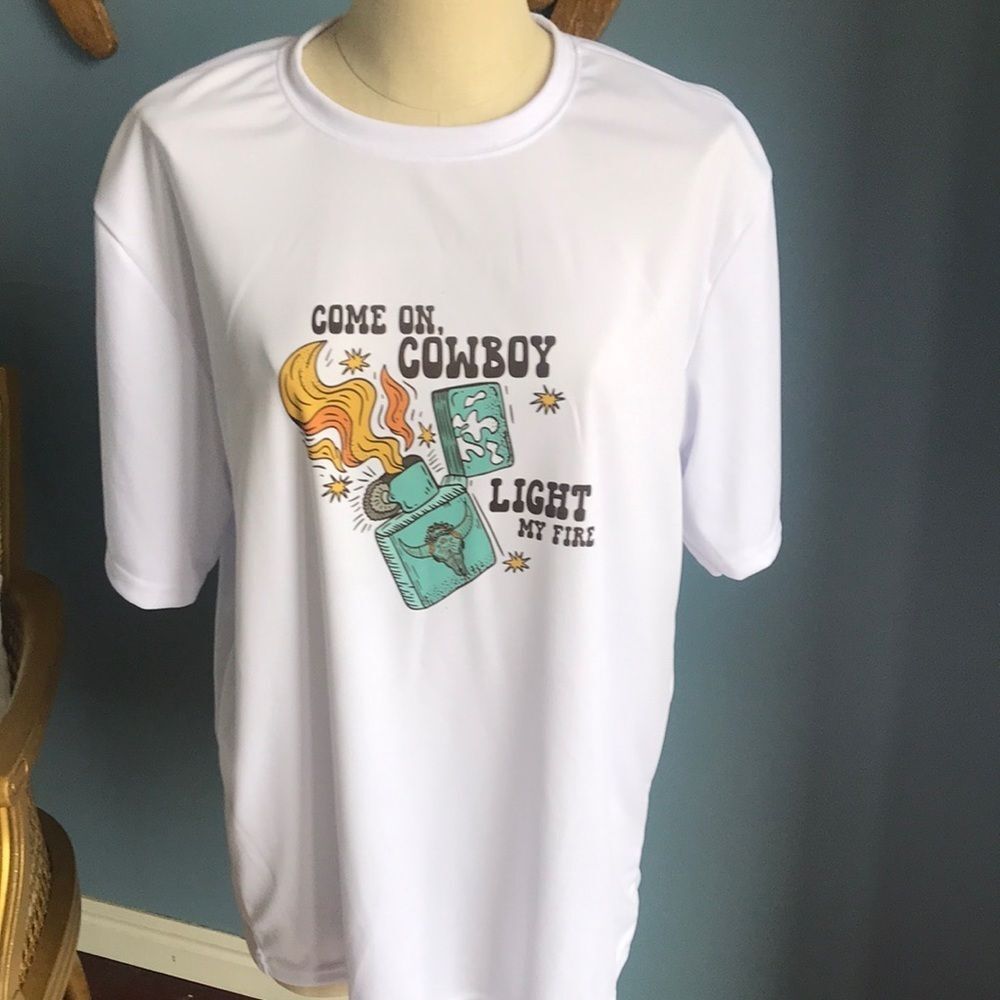 NWT white short sleeves t-shirt. Western cowgirl rodeo country cowboy size L
